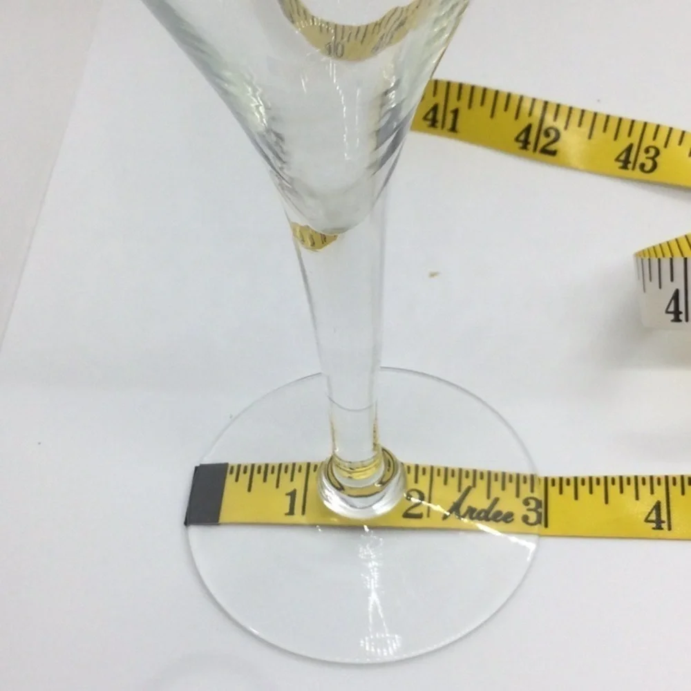 Elegant Clear Wine Glass Set of 2 with 2 hearts on each glass